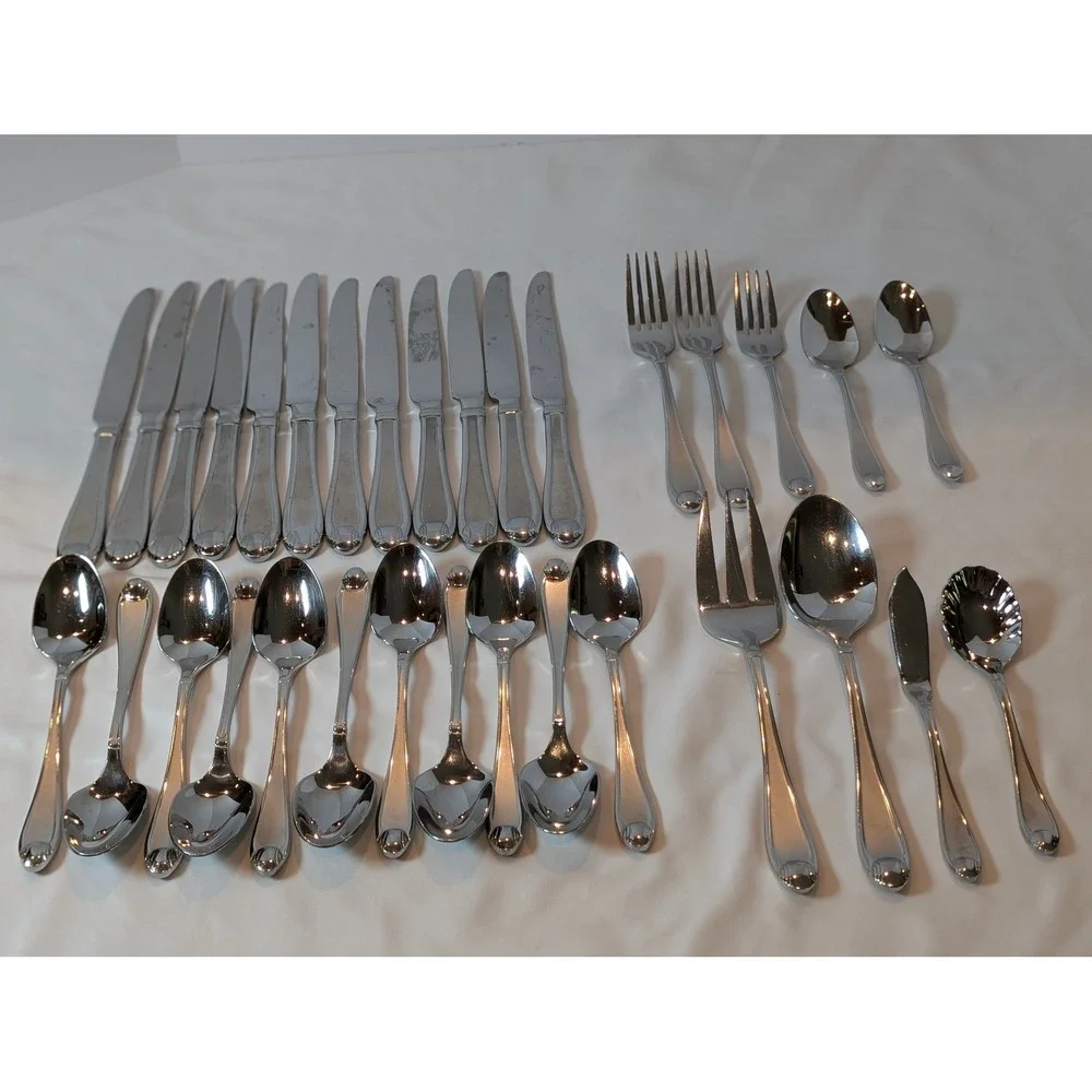 Oneida Silver Satin Garnet 18/10 Stainless Flatware Set 32 Random Pieces